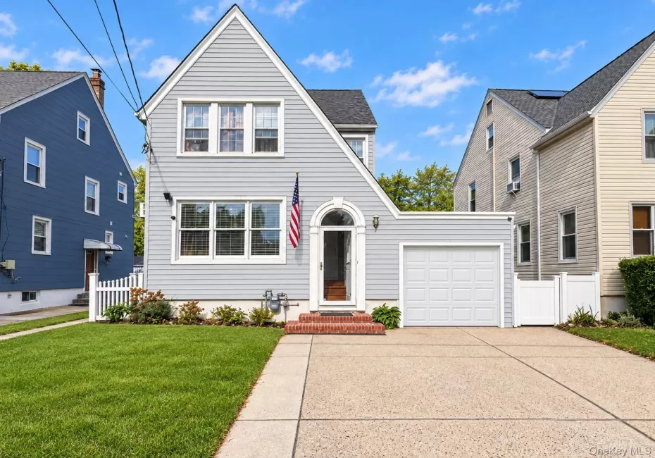 17 Kenmore Road, Hempstead, NY, 3 Bedrooms Bedrooms, 8 Rooms Rooms,2 BathroomsBathrooms,Residential,For Rent,Kenmore,0,1064007 17 Kenmore Road, Hempstead, NY, 3 Bedrooms Bedrooms, 8 Rooms Rooms,2 BathroomsBathrooms,Residential,For Rent,Kenmore,0,1064007