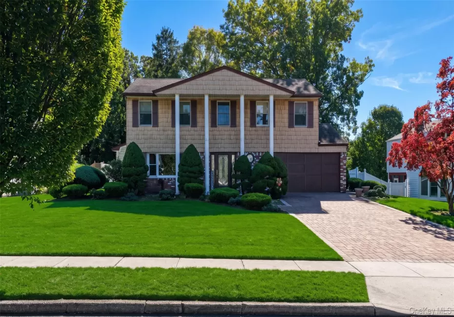 28 Chatham Road, Smithtown, NY, 4 Bedrooms Bedrooms, 8 Rooms Rooms,1 BathroomBathrooms,Residential,For Rent,Chatham,0,1064394 28 Chatham Road, Smithtown, NY, 4 Bedrooms Bedrooms, 8 Rooms Rooms,1 BathroomBathrooms,Residential,For Rent,Chatham,0,1064394