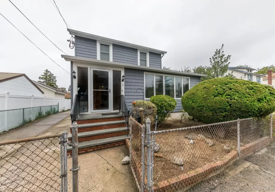 5 Lewis Place, Hempstead, NY, 2 Bedrooms Bedrooms, 6 Rooms Rooms,1 BathroomBathrooms,Residential Lease,For Rent,Place,0,1065251 5 Lewis Place, Hempstead, NY, 2 Bedrooms Bedrooms, 6 Rooms Rooms,1 BathroomBathrooms,Residential Lease,For Rent,Place,0,1065251