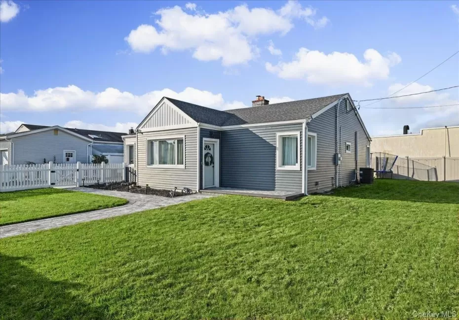 865 Broadway, Oyster Bay, NY, 3 Bedrooms Bedrooms, 6 Rooms Rooms,2 BathroomsBathrooms,Residential,For Rent,Broadway,0,1065461 865 Broadway, Oyster Bay, NY, 3 Bedrooms Bedrooms, 6 Rooms Rooms,2 BathroomsBathrooms,Residential,For Rent,Broadway,0,1065461