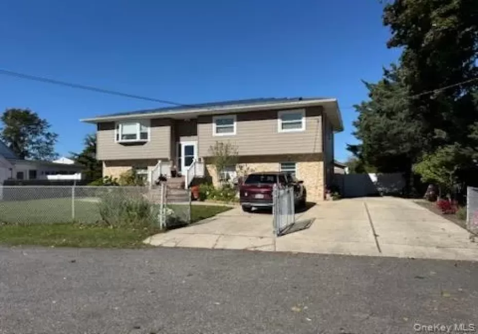 41 Gate, Babylon, NY, 1 Bedroom Bedrooms, 4 Rooms Rooms,1 BathroomBathrooms,Residential Lease,For Rent,Gate,0,1065698 41 Gate, Babylon, NY, 1 Bedroom Bedrooms, 4 Rooms Rooms,1 BathroomBathrooms,Residential Lease,For Rent,Gate,0,1065698