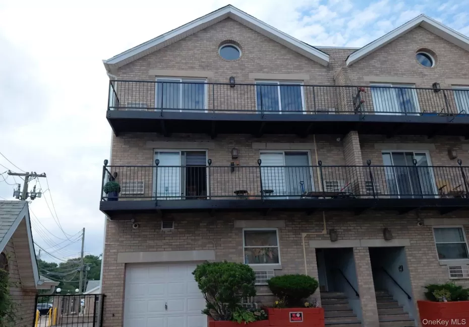 17 Pennyfield Avenue, New York, NY, 3 Bedrooms Bedrooms, 5 Rooms Rooms,2 BathroomsBathrooms,Residential,For Rent,Pennyfield,0,1065788 17 Pennyfield Avenue, New York, NY, 3 Bedrooms Bedrooms, 5 Rooms Rooms,2 BathroomsBathrooms,Residential,For Rent,Pennyfield,0,1065788