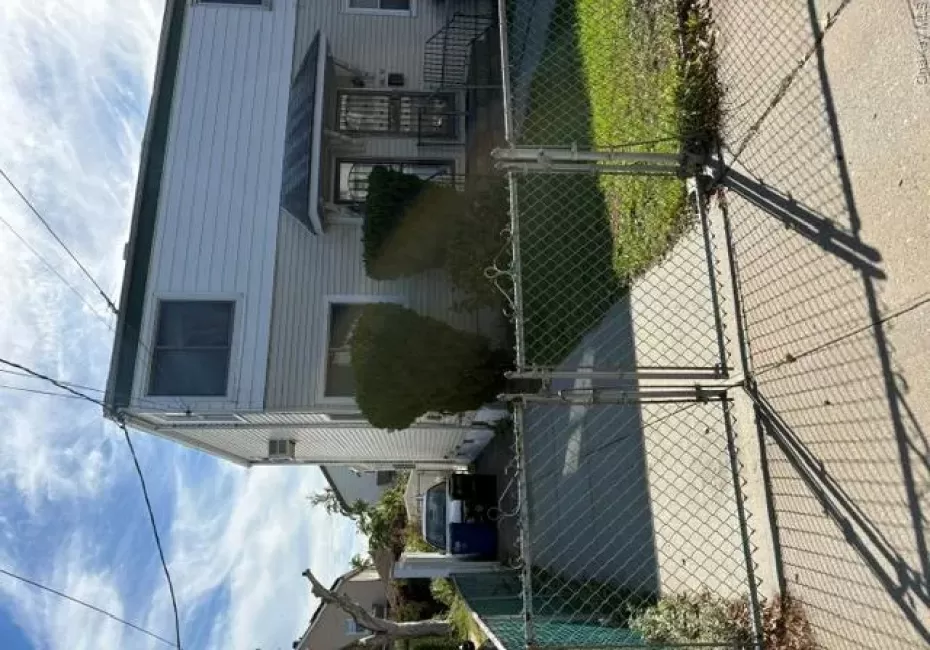 Lot size 2438 sq ftLot Depth 98'Lot Width 25Building 16x28 Lot size 2438 sq ftLot Depth 98'Lot Width 25Building 16x28