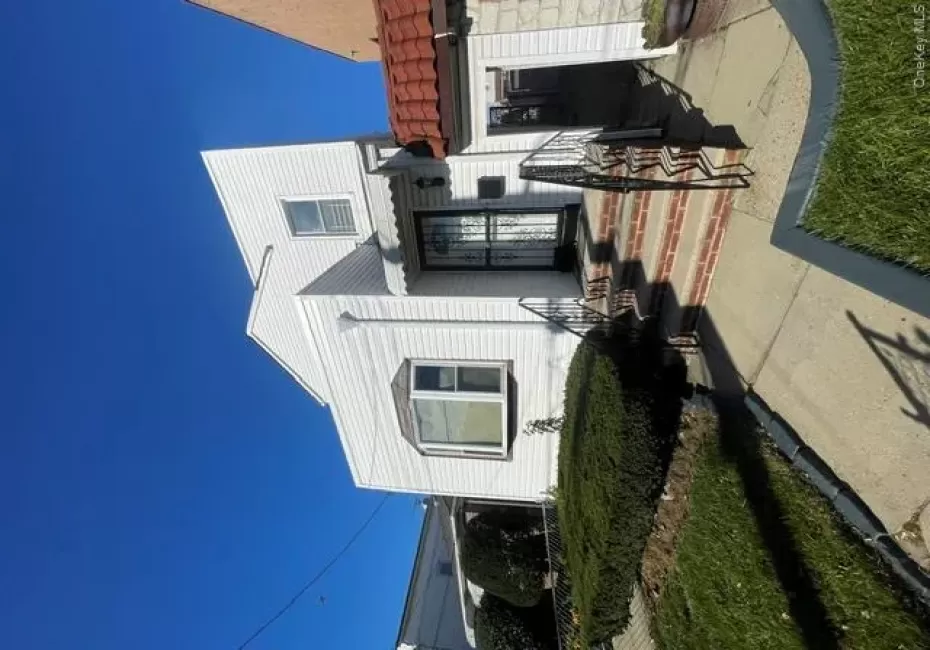 13522 232nd Street, New York, NY, 4 Bedrooms Bedrooms, 7 Rooms Rooms,3 BathroomsBathrooms,Residential Lease,For Rent,232nd,0,1066366 13522 232nd Street, New York, NY, 4 Bedrooms Bedrooms, 7 Rooms Rooms,3 BathroomsBathrooms,Residential Lease,For Rent,232nd,0,1066366