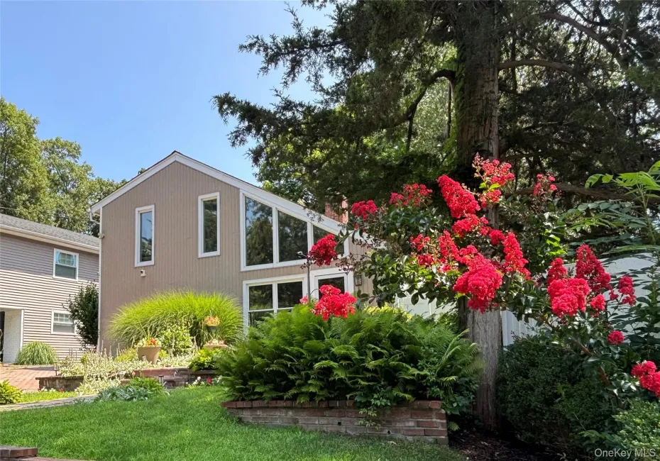 42 Bennett Avenue, Huntington, NY, 3 Bedrooms Bedrooms, 7 Rooms Rooms,2 BathroomsBathrooms,Residential,For Rent,Bennett,0,1014657 42 Bennett Avenue, Huntington, NY, 3 Bedrooms Bedrooms, 7 Rooms Rooms,2 BathroomsBathrooms,Residential,For Rent,Bennett,0,1014657