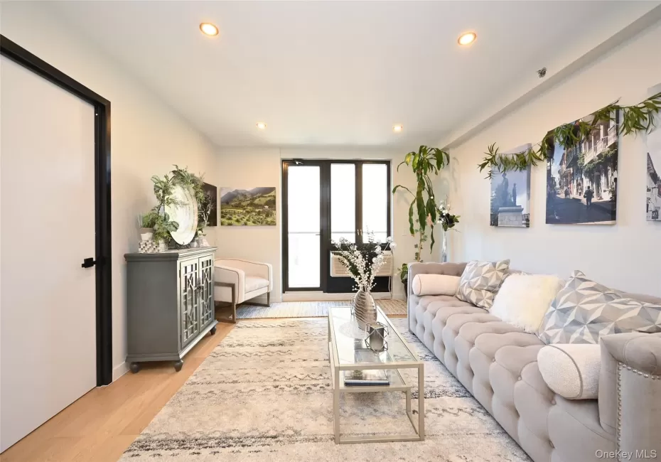 116-17 Grosvenor Lane, New York, NY, 2 Bedrooms Bedrooms, 5 Rooms Rooms,1 BathroomBathrooms,Residential,For Rent,Grosvenor,0,987657 116-17 Grosvenor Lane, New York, NY, 2 Bedrooms Bedrooms, 5 Rooms Rooms,1 BathroomBathrooms,Residential,For Rent,Grosvenor,0,987657