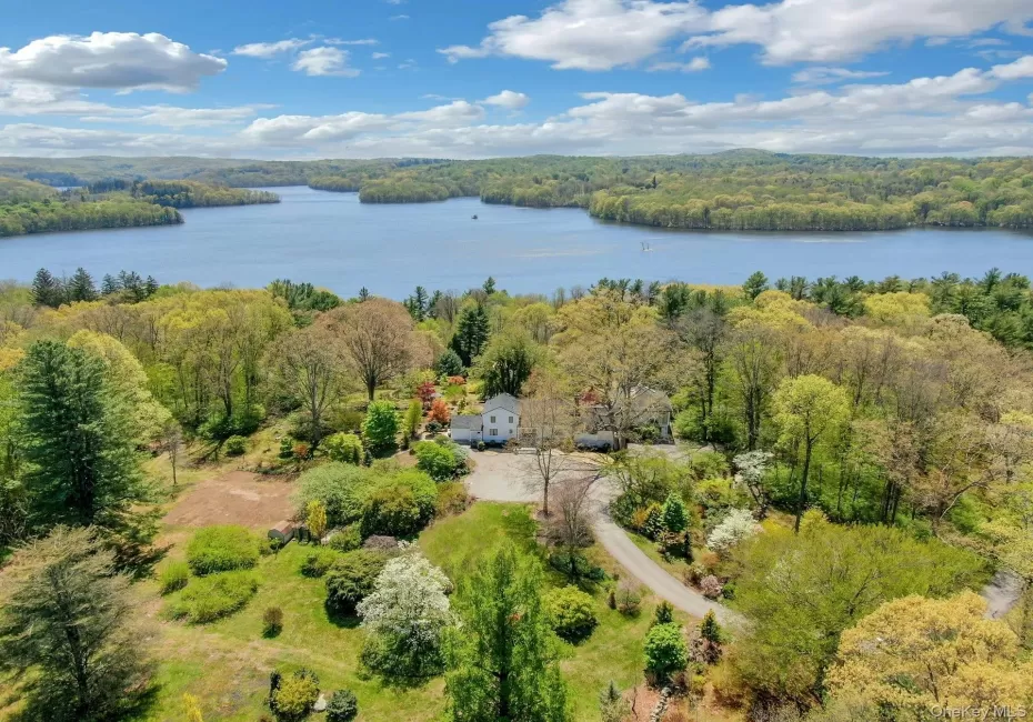 Calling outdoor enthusiasts...Gorgeous grounds with reservoir views Calling outdoor enthusiasts...Gorgeous grounds with reservoir views