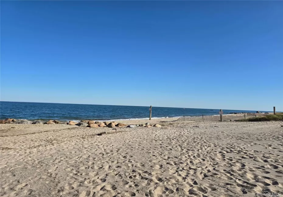 Under 1 Mile to the Beach Under 1 Mile to the Beach