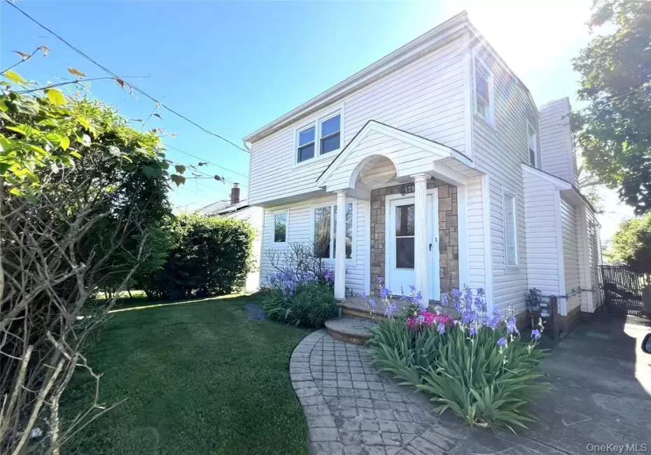 129 Flamingo Street, Hempstead, NY, 2 Bedrooms Bedrooms, 5 Rooms Rooms,2 BathroomsBathrooms,Residential Lease,For Rent,Flamingo,0,998027 129 Flamingo Street, Hempstead, NY, 2 Bedrooms Bedrooms, 5 Rooms Rooms,2 BathroomsBathrooms,Residential Lease,For Rent,Flamingo,0,998027