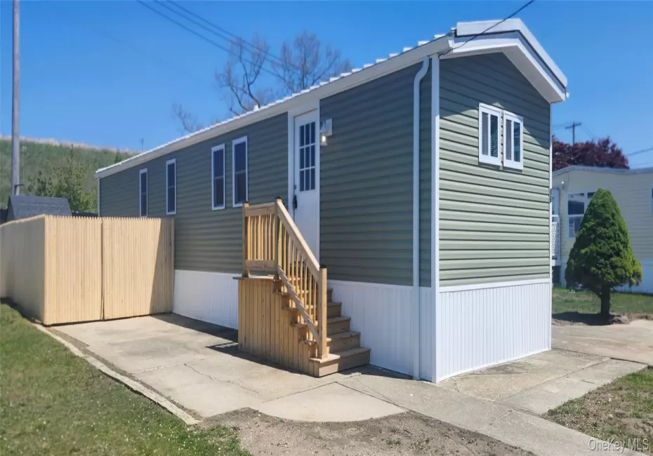 Front of Home featuring New Roof, New Windows ,New Vinyl Siding, New Fence and New Steps Front of Home featuring New Roof, New Windows ,New Vinyl Siding, New Fence and New Steps