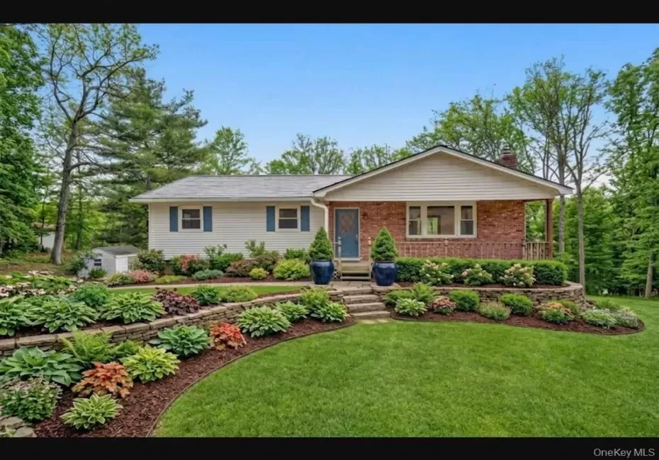 "Picture the Possible" at 36 Sands Point.... with this enhanced AI landscaping... your near acre yard awaits your green thumb "Picture the Possible" at 36 Sands Point.... with this enhanced AI landscaping... your near acre yard awaits your green thumb