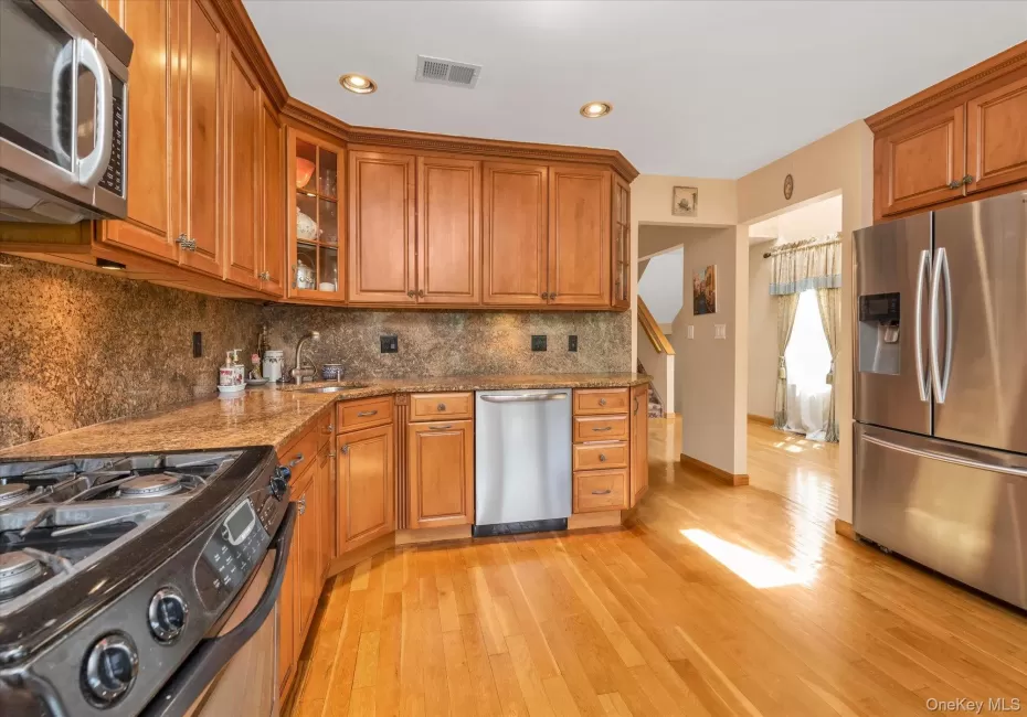 Beautiful updated eat-in kitchen. Custom cabinetry, granite counters, stainless steel appliances and recessed lighting.. Wood floors throughout. Beautiful updated eat-in kitchen. Custom cabinetry, granite counters, stainless steel appliances and recessed lighting.. Wood floors throughout.