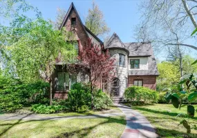 9 South Drive, North Hempstead, NY, 4 Bedrooms Bedrooms, 9 Rooms Rooms,2 BathroomsBathrooms,Residential,For Rent,South,0,KEY991795 9 South Drive, North Hempstead, NY, 4 Bedrooms Bedrooms, 9 Rooms Rooms,2 BathroomsBathrooms,Residential,For Rent,South,0,KEY991795
