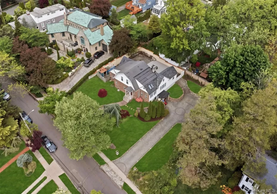 319 38th Road, New York, NY, 4 Bedrooms Bedrooms, 11 Rooms Rooms,4 BathroomsBathrooms,Residential,For Rent,38th,0,998320 319 38th Road, New York, NY, 4 Bedrooms Bedrooms, 11 Rooms Rooms,4 BathroomsBathrooms,Residential,For Rent,38th,0,998320