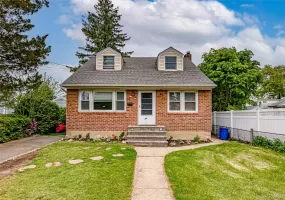 31 Locust Street, Hempstead, NY, 4 Bedrooms Bedrooms, 6 Rooms Rooms,1 BathroomBathrooms,Residential,For Rent,Locust,0,KEY997397 31 Locust Street, Hempstead, NY, 4 Bedrooms Bedrooms, 6 Rooms Rooms,1 BathroomBathrooms,Residential,For Rent,Locust,0,KEY997397