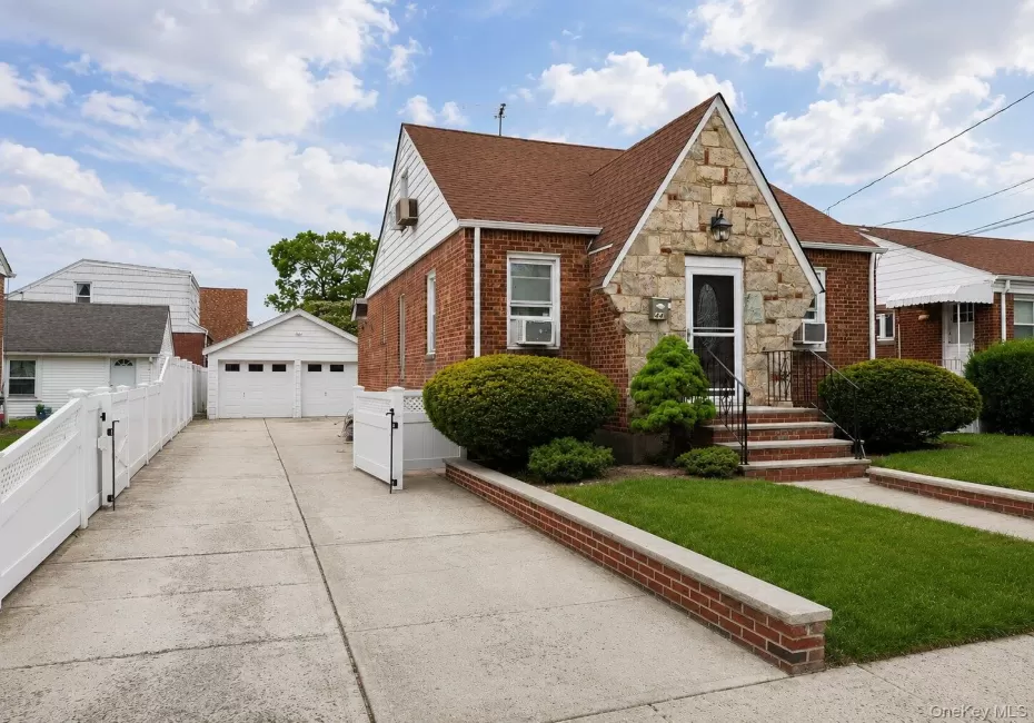 44 Shaw Avenue, Hempstead, NY, 3 Bedrooms Bedrooms, 5 Rooms Rooms,2 BathroomsBathrooms,Residential,For Rent,Shaw,0,KEY998052 44 Shaw Avenue, Hempstead, NY, 3 Bedrooms Bedrooms, 5 Rooms Rooms,2 BathroomsBathrooms,Residential,For Rent,Shaw,0,KEY998052