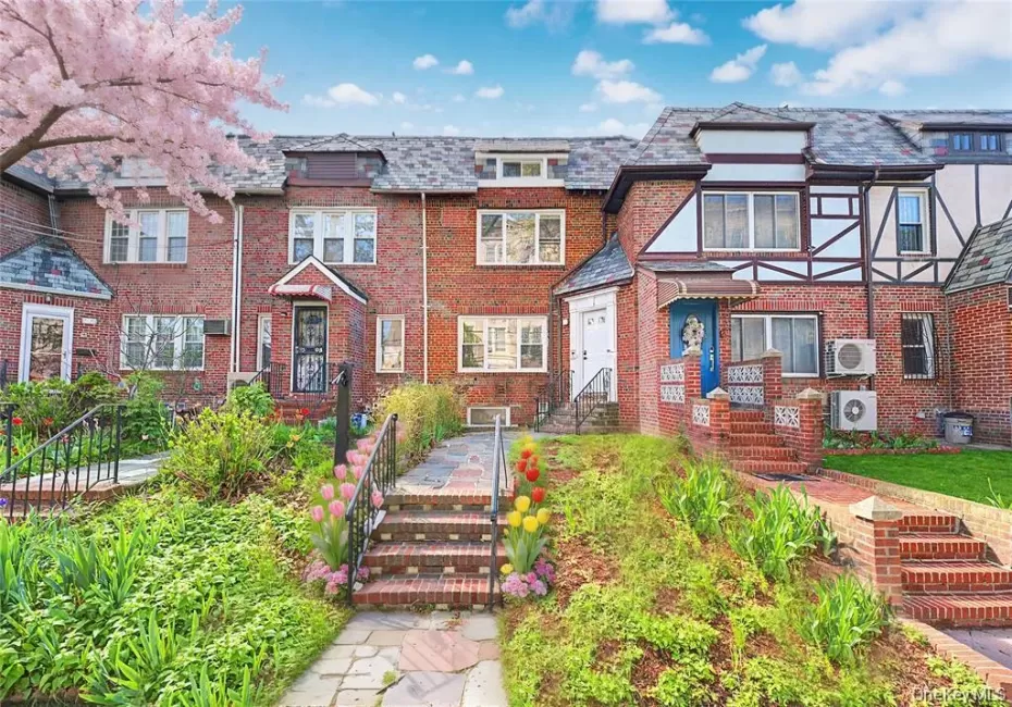 9307 69th Avenue, New York, NY, 4 Bedrooms Bedrooms, 10 Rooms Rooms,3 BathroomsBathrooms,Residential,For Rent,69th,0,KEY994541 9307 69th Avenue, New York, NY, 4 Bedrooms Bedrooms, 10 Rooms Rooms,3 BathroomsBathrooms,Residential,For Rent,69th,0,KEY994541