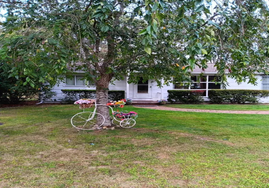 17 Kyle Road, Southampton, NY, 3 Bedrooms Bedrooms, 8 Rooms Rooms,2 BathroomsBathrooms,Residential Lease,For Rent,Kyle,0,992576 17 Kyle Road, Southampton, NY, 3 Bedrooms Bedrooms, 8 Rooms Rooms,2 BathroomsBathrooms,Residential Lease,For Rent,Kyle,0,992576