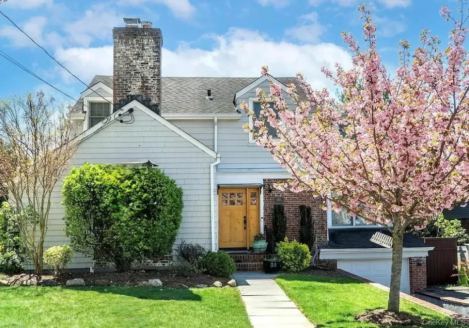 61 Cleveland Avenue, Oyster Bay, NY, 3 Bedrooms Bedrooms, 7 Rooms Rooms,2 BathroomsBathrooms,Residential,For Rent,Cleveland,0,988963 61 Cleveland Avenue, Oyster Bay, NY, 3 Bedrooms Bedrooms, 7 Rooms Rooms,2 BathroomsBathrooms,Residential,For Rent,Cleveland,0,988963