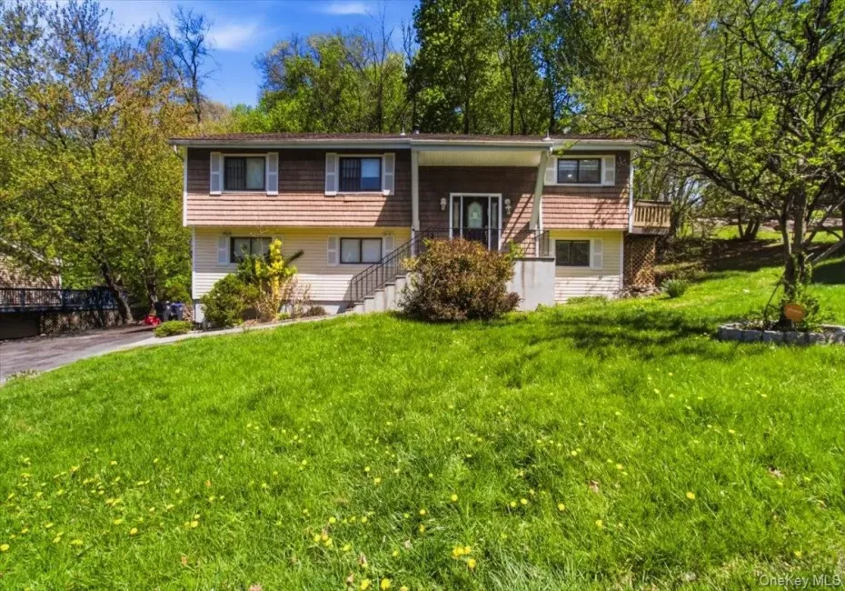 40 Donald Drive, Greenburgh, NY, 4 Bedrooms Bedrooms, 8 Rooms Rooms,3 BathroomsBathrooms,Residential,For Rent,Donald,0,992422 40 Donald Drive, Greenburgh, NY, 4 Bedrooms Bedrooms, 8 Rooms Rooms,3 BathroomsBathrooms,Residential,For Rent,Donald,0,992422