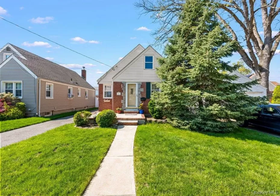 134 Dover Street, Hempstead, NY, 4 Bedrooms Bedrooms, 7 Rooms Rooms,1 BathroomBathrooms,Residential,For Rent,Dover,0,KEY993315 134 Dover Street, Hempstead, NY, 4 Bedrooms Bedrooms, 7 Rooms Rooms,1 BathroomBathrooms,Residential,For Rent,Dover,0,KEY993315