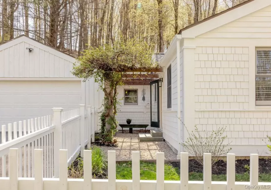 2318 County Route 9, Chatham, NY, 3 Bedrooms Bedrooms, 8 Rooms Rooms,1 BathroomBathrooms,Residential,For Rent,County Route 9,0,KEY999209 2318 County Route 9, Chatham, NY, 3 Bedrooms Bedrooms, 8 Rooms Rooms,1 BathroomBathrooms,Residential,For Rent,County Route 9,0,KEY999209