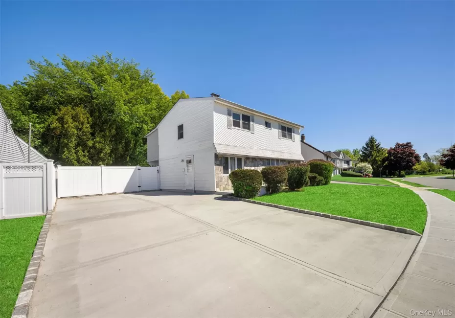 13 Squirrel Lane, Hempstead, NY, 4 Bedrooms Bedrooms, 6 Rooms Rooms,2 BathroomsBathrooms,Residential,For Rent,Squirrel,0,999287 13 Squirrel Lane, Hempstead, NY, 4 Bedrooms Bedrooms, 6 Rooms Rooms,2 BathroomsBathrooms,Residential,For Rent,Squirrel,0,999287