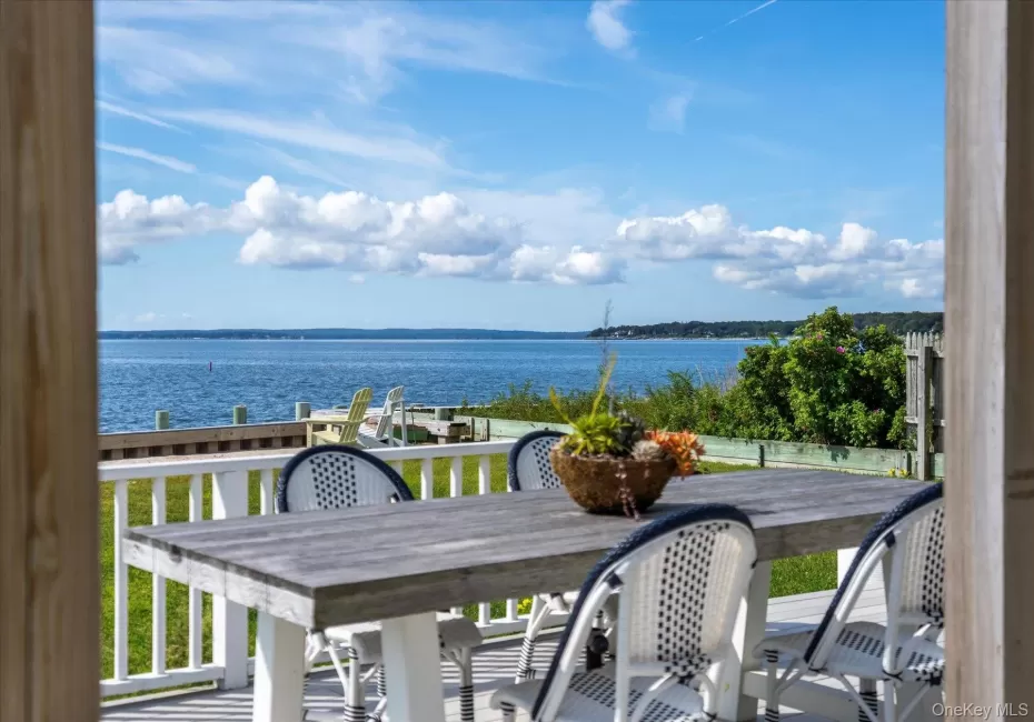 Dining Al Fresco by the bay made easy. Dining Al Fresco by the bay made easy.