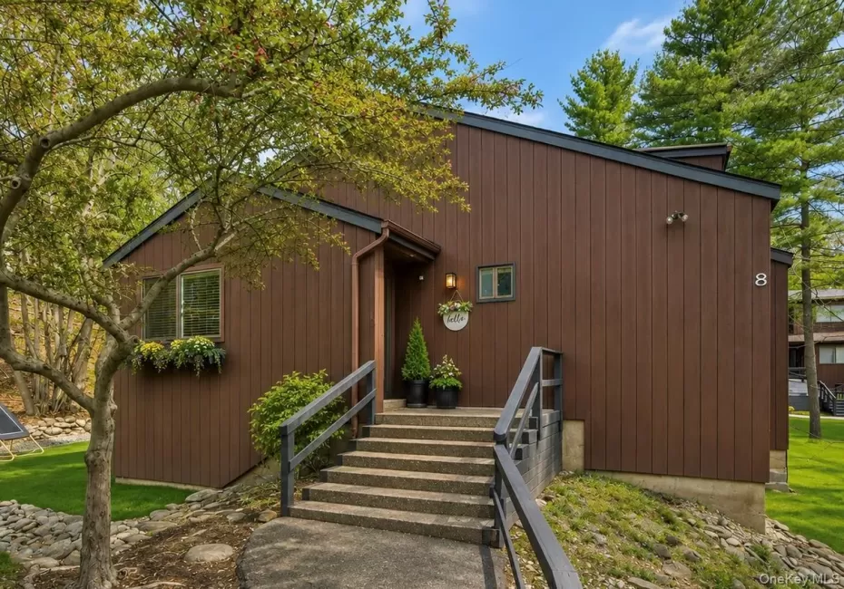 8 Laurel Court, Woodbury, NY, 3 Bedrooms Bedrooms, 9 Rooms Rooms,3 BathroomsBathrooms,Residential,For Rent,Laurel,0,987125 8 Laurel Court, Woodbury, NY, 3 Bedrooms Bedrooms, 9 Rooms Rooms,3 BathroomsBathrooms,Residential,For Rent,Laurel,0,987125