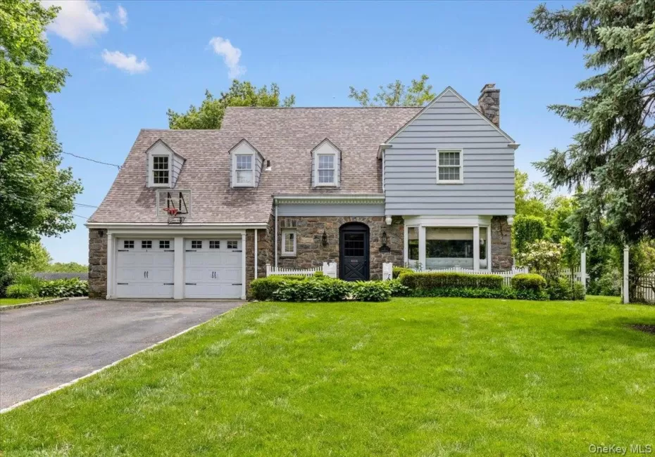 Welcome to 1 Hilltop Drive! Welcome to 1 Hilltop Drive!