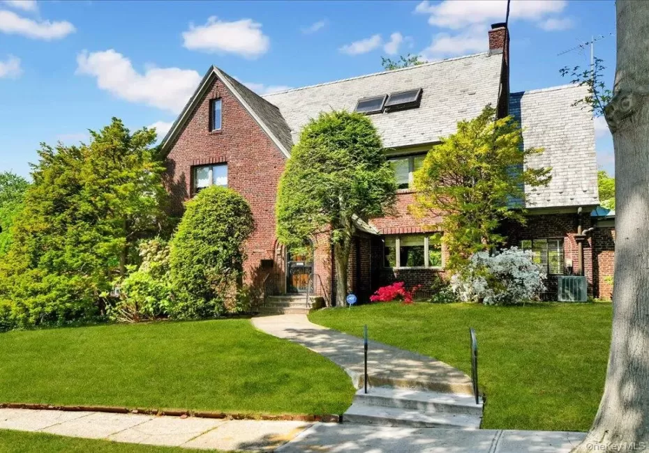 184 Commonwealth Avenue, Mount Vernon, NY, 4 Bedrooms Bedrooms, 9 Rooms Rooms,3 BathroomsBathrooms,Residential,For Rent,Commonwealth,0,998647 184 Commonwealth Avenue, Mount Vernon, NY, 4 Bedrooms Bedrooms, 9 Rooms Rooms,3 BathroomsBathrooms,Residential,For Rent,Commonwealth,0,998647