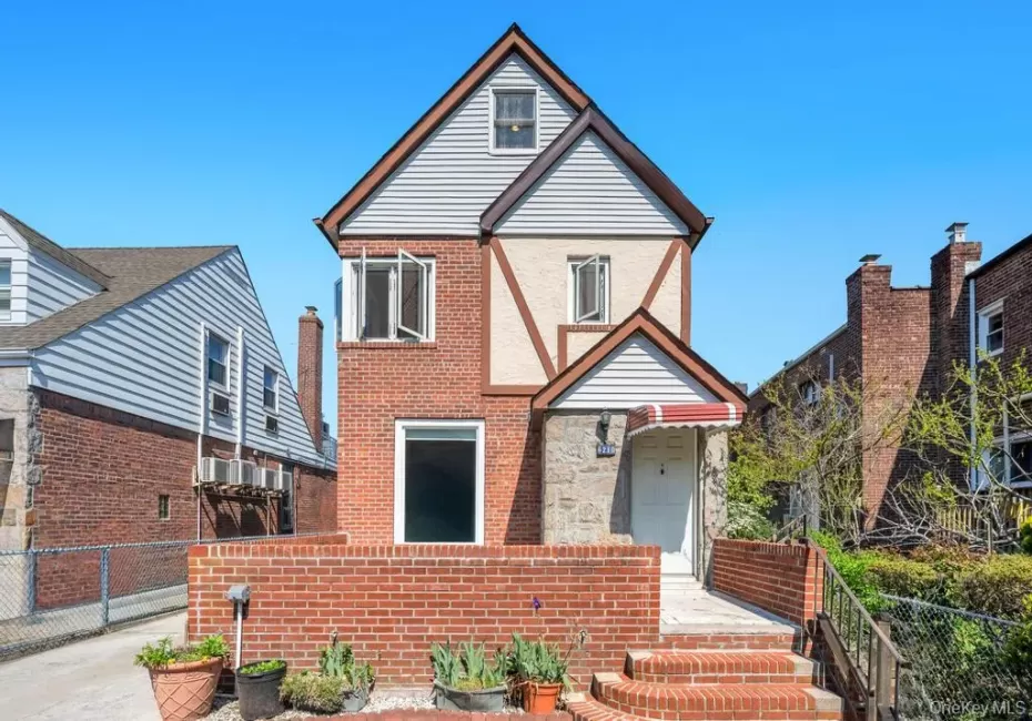 6210 Boelsen Crescent, New York, NY, 3 Bedrooms Bedrooms, 10 Rooms Rooms,2 BathroomsBathrooms,Residential,For Rent,Boelsen,0,999633 6210 Boelsen Crescent, New York, NY, 3 Bedrooms Bedrooms, 10 Rooms Rooms,2 BathroomsBathrooms,Residential,For Rent,Boelsen,0,999633