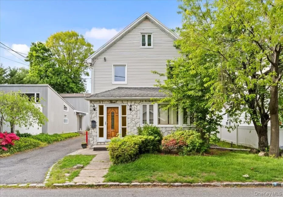 3 Franklin Road, North Hempstead, NY, 5 Bedrooms Bedrooms, 9 Rooms Rooms,2 BathroomsBathrooms,Residential,For Rent,Franklin,0,999877 3 Franklin Road, North Hempstead, NY, 5 Bedrooms Bedrooms, 9 Rooms Rooms,2 BathroomsBathrooms,Residential,For Rent,Franklin,0,999877