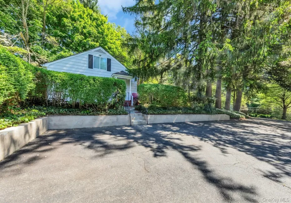 15 Cherry Lane, Oyster Bay, NY, 1 Bedroom Bedrooms, 4 Rooms Rooms,1 BathroomBathrooms,Residential Lease,For Rent,Cherry,0,988528 15 Cherry Lane, Oyster Bay, NY, 1 Bedroom Bedrooms, 4 Rooms Rooms,1 BathroomBathrooms,Residential Lease,For Rent,Cherry,0,988528