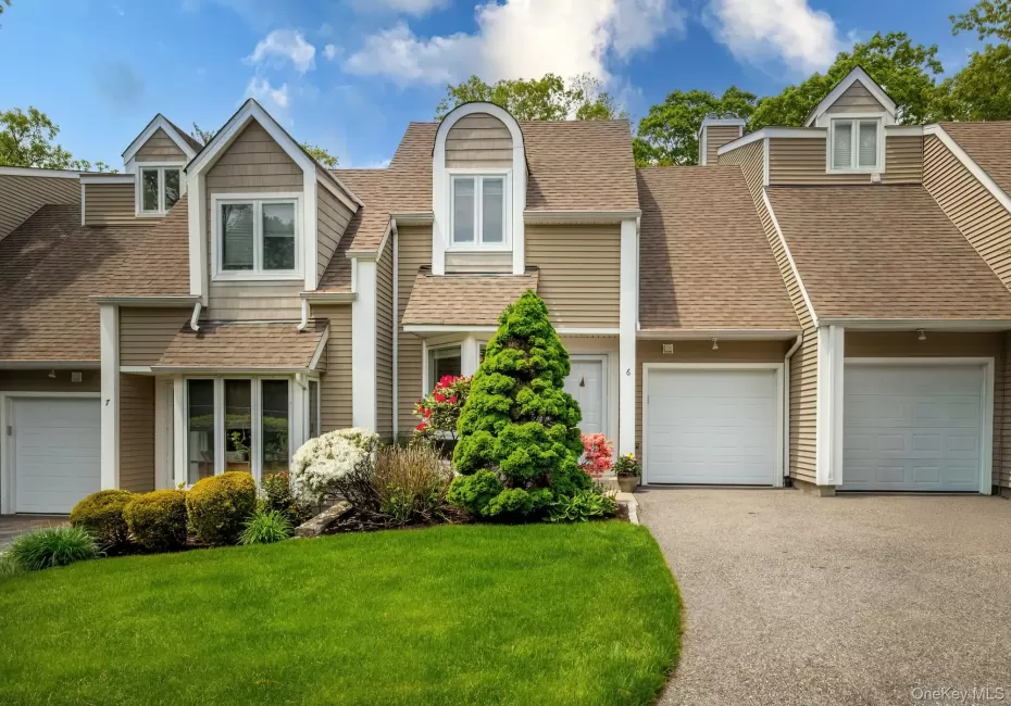 Welcome to 6 Spring Pond Drive Welcome to 6 Spring Pond Drive