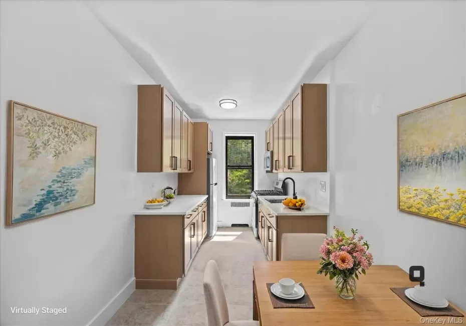 Virtually staged eat-in kitchen Virtually staged eat-in kitchen