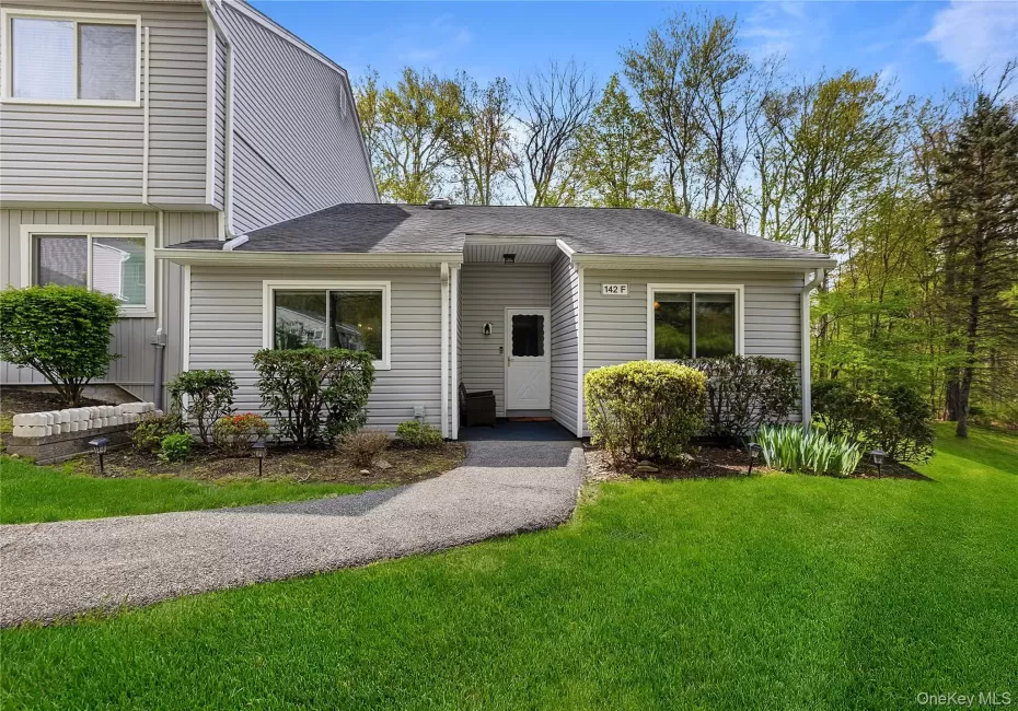 142 Flintlock Way, Yorktown, NY, 2 Bedrooms Bedrooms, 5 Rooms Rooms,2 BathroomsBathrooms,Residential,For Rent,Flintlock,0,KEY991340 142 Flintlock Way, Yorktown, NY, 2 Bedrooms Bedrooms, 5 Rooms Rooms,2 BathroomsBathrooms,Residential,For Rent,Flintlock,0,KEY991340