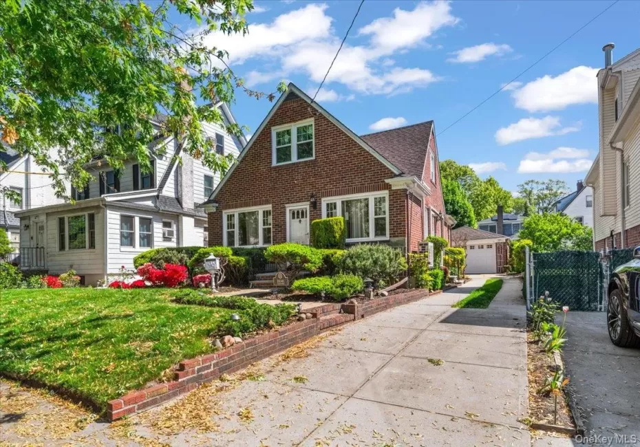 183-41 Dalny Road, New York, NY, 5 Bedrooms Bedrooms, 10 Rooms Rooms,3 BathroomsBathrooms,Residential,For Rent,Dalny,0,995096 183-41 Dalny Road, New York, NY, 5 Bedrooms Bedrooms, 10 Rooms Rooms,3 BathroomsBathrooms,Residential,For Rent,Dalny,0,995096