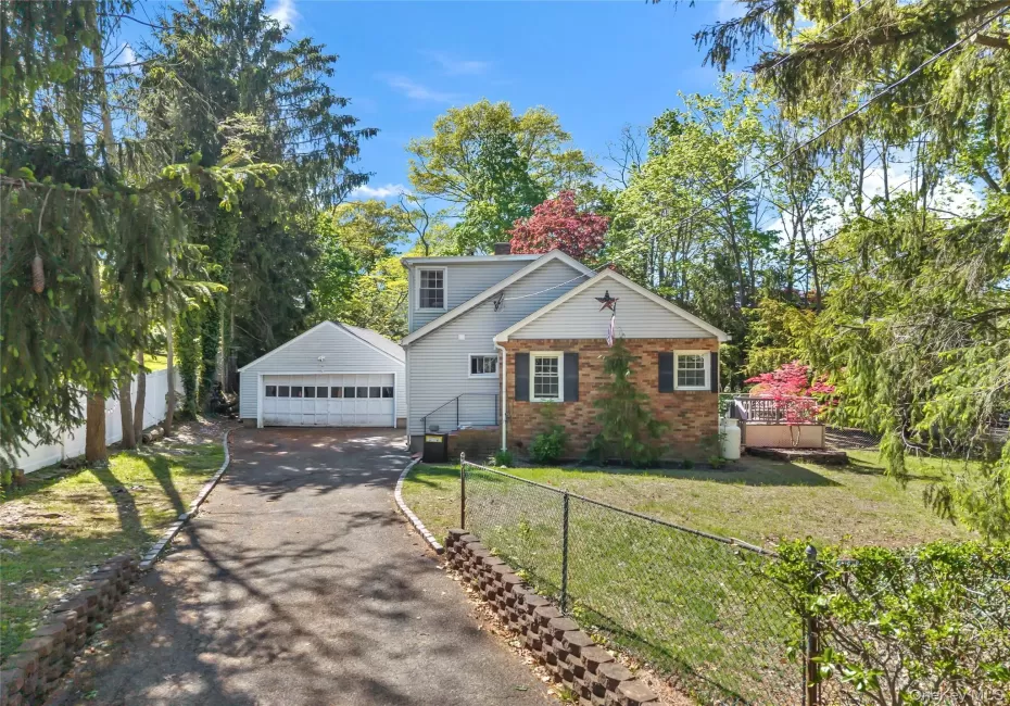 5 Windsor Lane, Huntington, NY, 3 Bedrooms Bedrooms, 9 Rooms Rooms,1 BathroomBathrooms,Residential,For Rent,Windsor,0,1000517 5 Windsor Lane, Huntington, NY, 3 Bedrooms Bedrooms, 9 Rooms Rooms,1 BathroomBathrooms,Residential,For Rent,Windsor,0,1000517