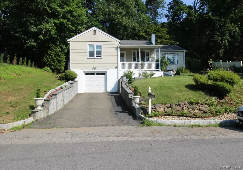 650 Warren Avenue, Mount Pleasant, NY, 2 Bedrooms Bedrooms, 5 Rooms Rooms,1 BathroomBathrooms,Residential,For Rent,Warren,0,985362 650 Warren Avenue, Mount Pleasant, NY, 2 Bedrooms Bedrooms, 5 Rooms Rooms,1 BathroomBathrooms,Residential,For Rent,Warren,0,985362