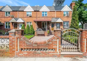 141 Branton Street, New York, NY, 2 Bedrooms Bedrooms, 9 Rooms Rooms,2 BathroomsBathrooms,Residential,For Rent,Branton,0,969940 141 Branton Street, New York, NY, 2 Bedrooms Bedrooms, 9 Rooms Rooms,2 BathroomsBathrooms,Residential,For Rent,Branton,0,969940