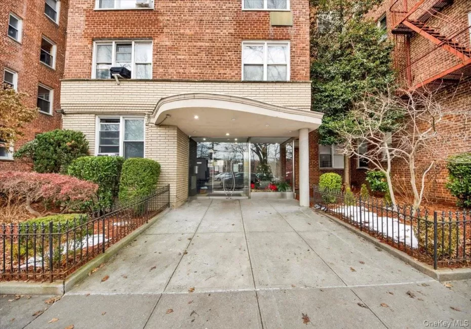 Welcome to 4295 Webster Avenue ! Welcome to 4295 Webster Avenue !