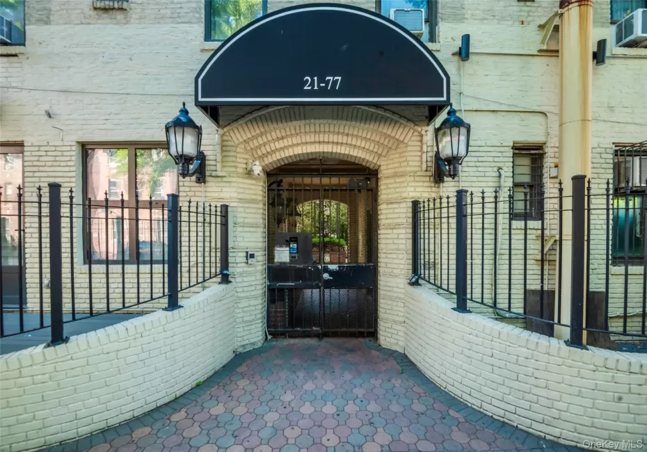 21-77 33rd Street, New York, NY, 3 Bedrooms Bedrooms, 5 Rooms Rooms,1 BathroomBathrooms,Residential,For Rent,33rd,0,1001195 21-77 33rd Street, New York, NY, 3 Bedrooms Bedrooms, 5 Rooms Rooms,1 BathroomBathrooms,Residential,For Rent,33rd,0,1001195