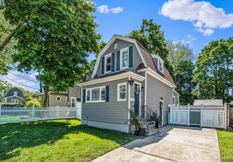 42 Willow Avenue, Hempstead, NY, 3 Bedrooms Bedrooms, 6 Rooms Rooms,3 BathroomsBathrooms,Residential,For Rent,Willow,0,1000979 42 Willow Avenue, Hempstead, NY, 3 Bedrooms Bedrooms, 6 Rooms Rooms,3 BathroomsBathrooms,Residential,For Rent,Willow,0,1000979