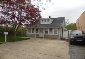 211 Lowndes Avenue, Huntington, NY, 4 Bedrooms Bedrooms, 7 Rooms Rooms,1 BathroomBathrooms,Residential,For Rent,Lowndes,0,991043 211 Lowndes Avenue, Huntington, NY, 4 Bedrooms Bedrooms, 7 Rooms Rooms,1 BathroomBathrooms,Residential,For Rent,Lowndes,0,991043