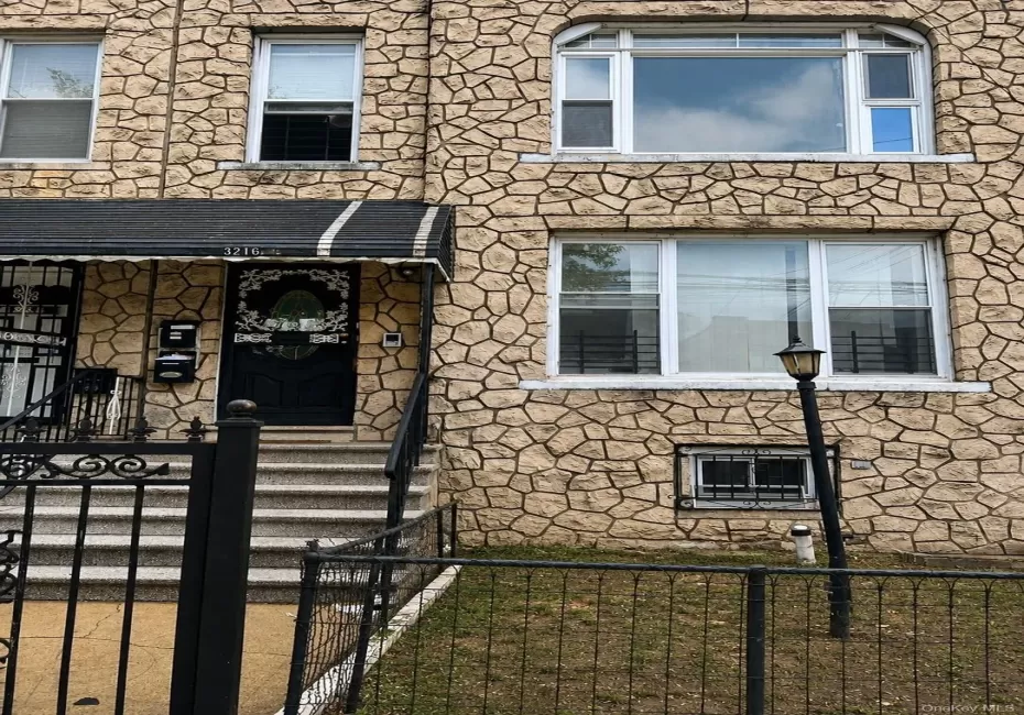 3216 Seymour Avenue, New York, NY, 4 Bedrooms Bedrooms, 8 Rooms Rooms,1 BathroomBathrooms,Residential Lease,For Rent,Seymour,0,1000642 3216 Seymour Avenue, New York, NY, 4 Bedrooms Bedrooms, 8 Rooms Rooms,1 BathroomBathrooms,Residential Lease,For Rent,Seymour,0,1000642