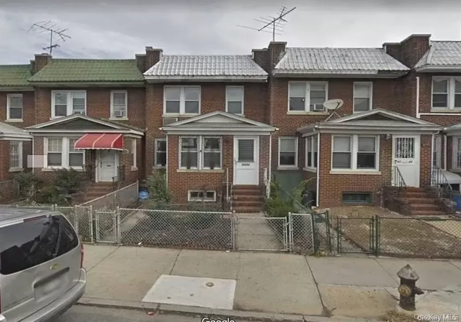 6123 Saunders Street, New York, NY, 4 Bedrooms Bedrooms, 9 Rooms Rooms,2 BathroomsBathrooms,Residential,For Rent,Saunders,0,1002005 6123 Saunders Street, New York, NY, 4 Bedrooms Bedrooms, 9 Rooms Rooms,2 BathroomsBathrooms,Residential,For Rent,Saunders,0,1002005