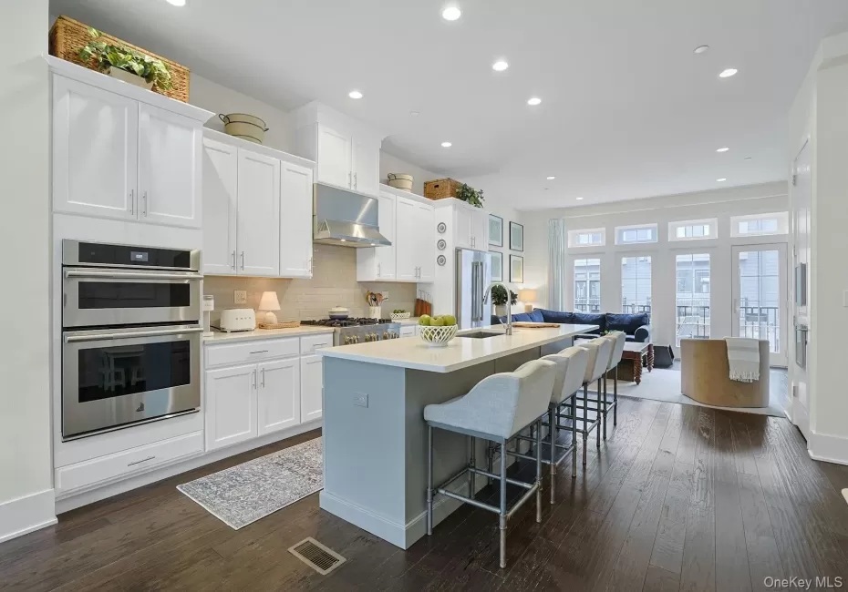 Gourmet Kitchen w walk in pantry Gourmet Kitchen w walk in pantry