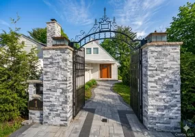 1 Strawberry Lane, North Hempstead, NY, 5 Bedrooms Bedrooms, 9 Rooms Rooms,4 BathroomsBathrooms,Residential,For Rent,Strawberry,0,960616 1 Strawberry Lane, North Hempstead, NY, 5 Bedrooms Bedrooms, 9 Rooms Rooms,4 BathroomsBathrooms,Residential,For Rent,Strawberry,0,960616