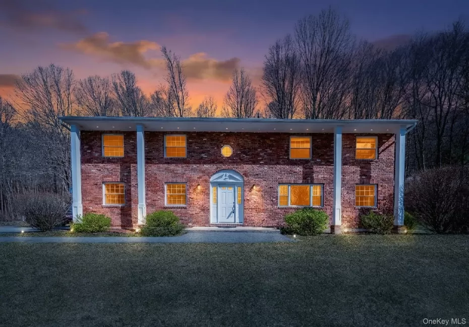 Welcome to 5 Equestrian Acres Road Welcome to 5 Equestrian Acres Road